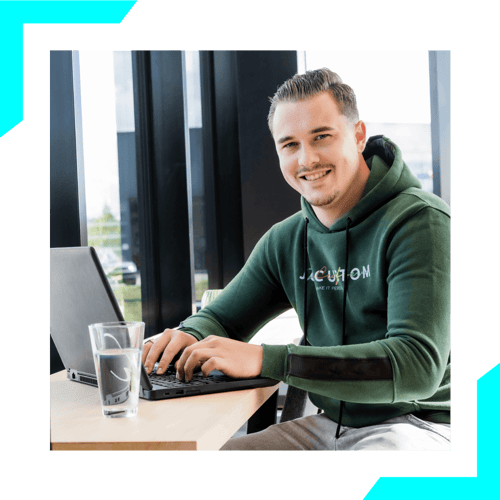 Medewerker van REELMEDIA. Medewerker van REELMEDIA.